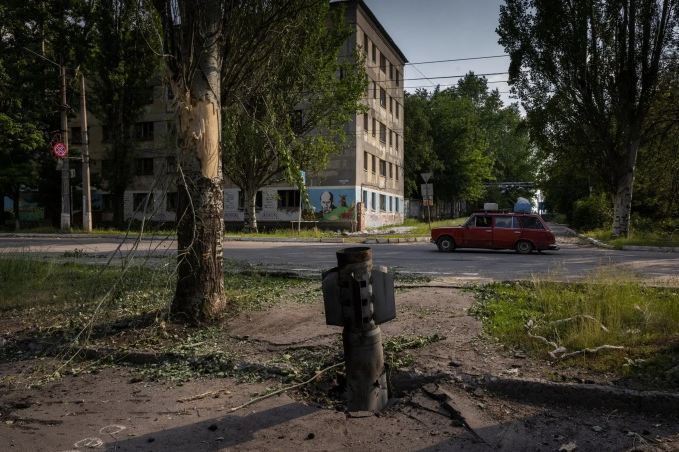 Hai thành phố Ukraine thành rốn hỏa lực của pháo binh Nga
